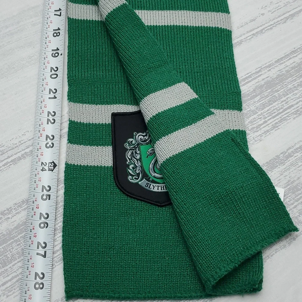 NWOT Slytherin Harry Potter Knitted Crest Scarf Green abd Gray with Crest